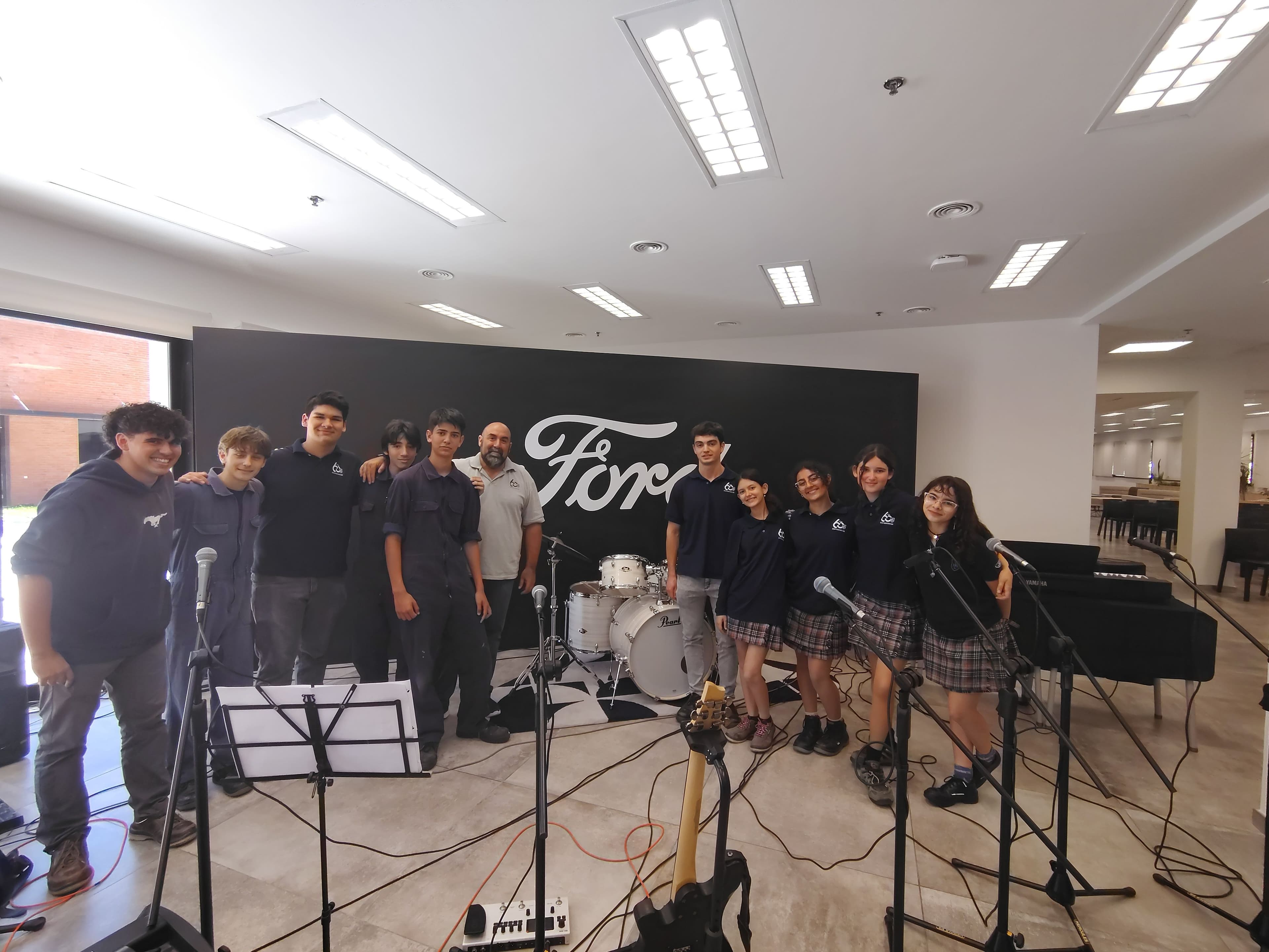 escuela FORD 2.jpg